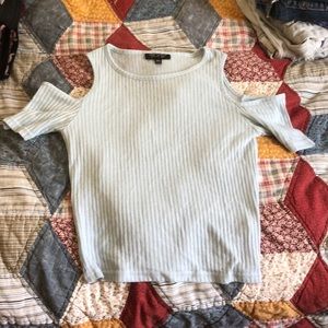 cute tank top with off the shoulder sleeves w slit